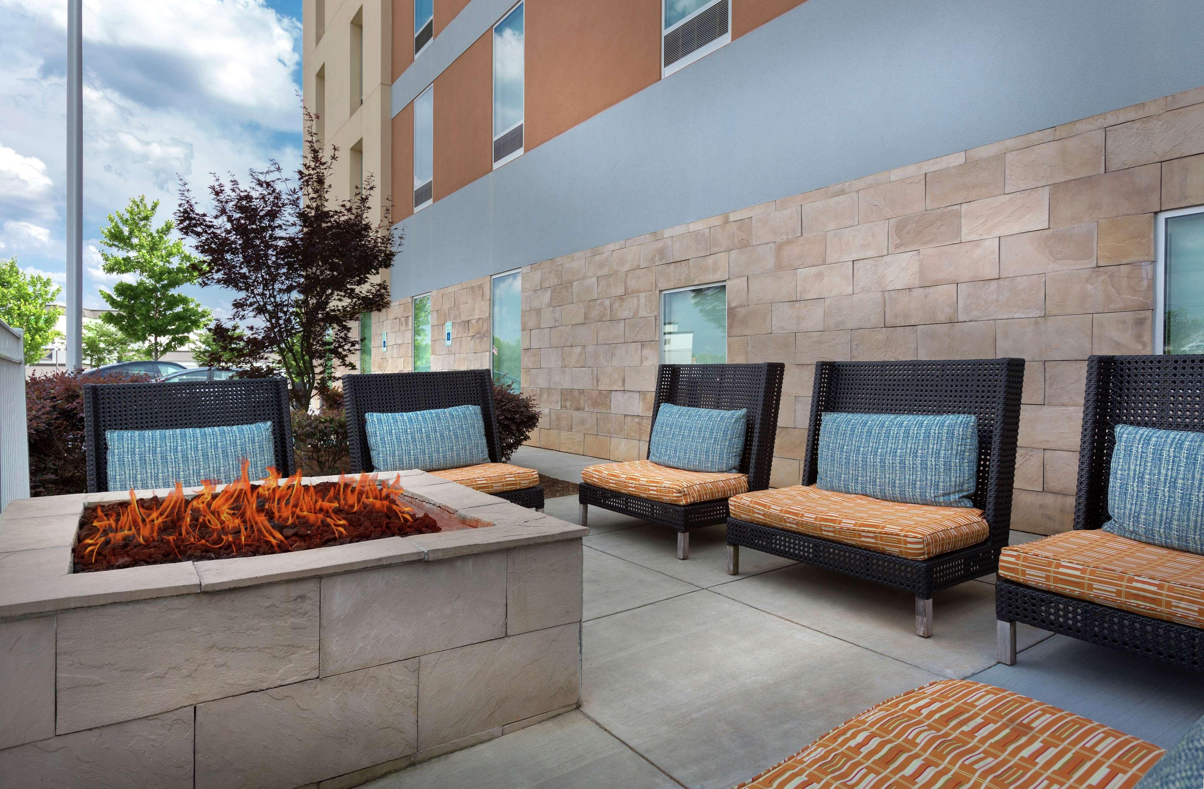 Home2 Suites By Hilton Greenville Airport Bagian luar foto